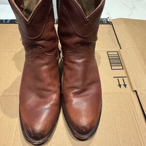 Men’s side zip Tecovas boots. Some wear but lots of wear left.
